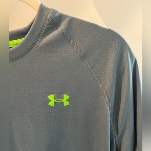 Gray Under Armour dri fit tee